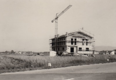 Fine anni '70, si inizia a costruire il prosciuttificio. 