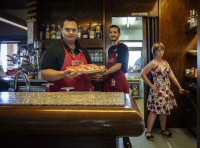 Al Baccaro, a volte, i clienti si devono fare da soli il caffè, ma sono clienti speciali! 