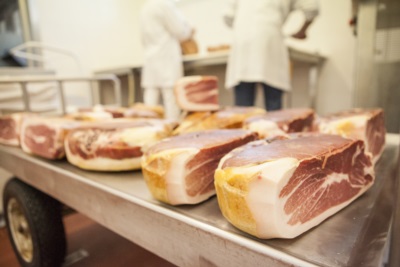 I Prosciutti Coradazzi pronti per essere confezionati 