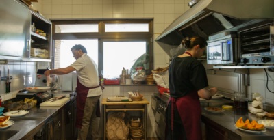 Corrado al lavoro: si affetta! 