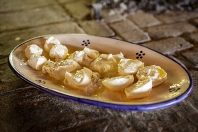 I formaggi a pasta fresca: burrata, mozzarella di bufala e caprino 